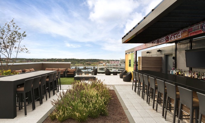 Navy Yard Hotel | Hampton Inn & Suites Washington, D.C. - Navy Yard