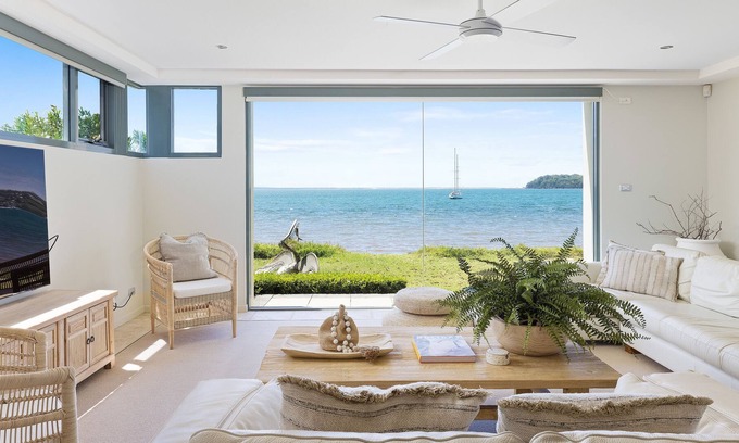 Port Stephens Council House | Hamptons by the Sea - Luxury on the Waters Edge