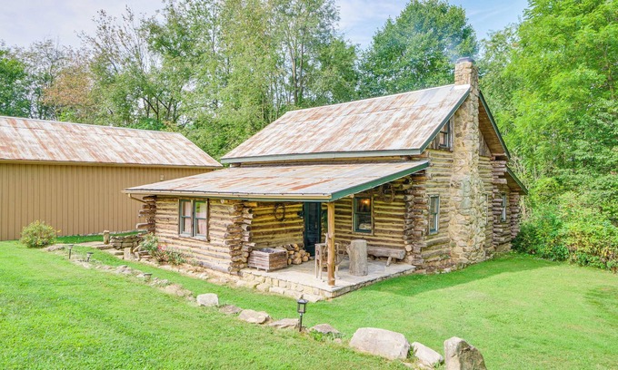 Paris Cabin | Handcrafted Log Cabin on 3 Acres: 14 Mi to Canton