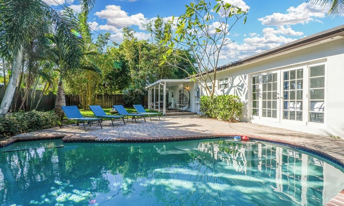 Riverland Village House | Hangar 3350-Fort Lauderdale/wifi/casino/pool/city/3 bedrooms/peaceful retreet