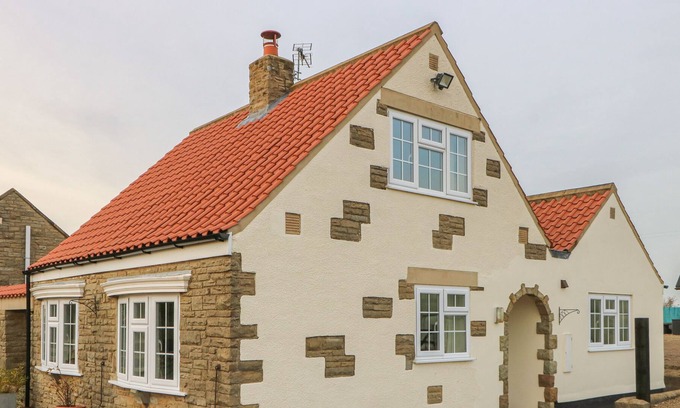 Burythorpe Cottage | HANGING HILL FARM COTTAGE, romantic, with open fire in Malton