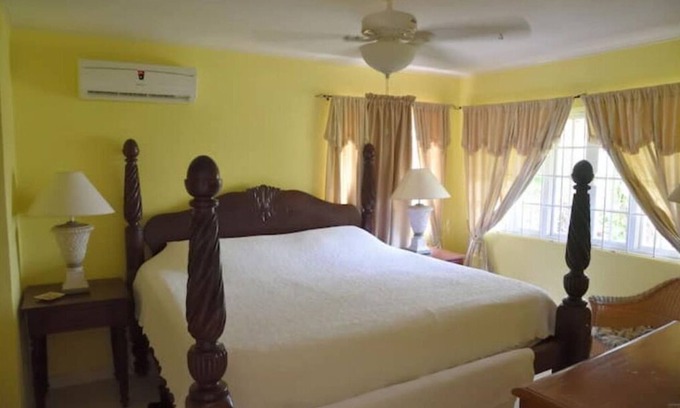 Hastings Apartment | Happy Holidays #15 Margate Gardens