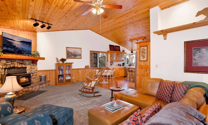 Big Bear Ski Chalet | Happy Hour Inn- Adorable Single Story Relaxing Retreat