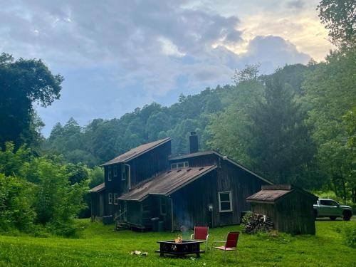 Tallassee House | Happy Valley Mountain Get Away!