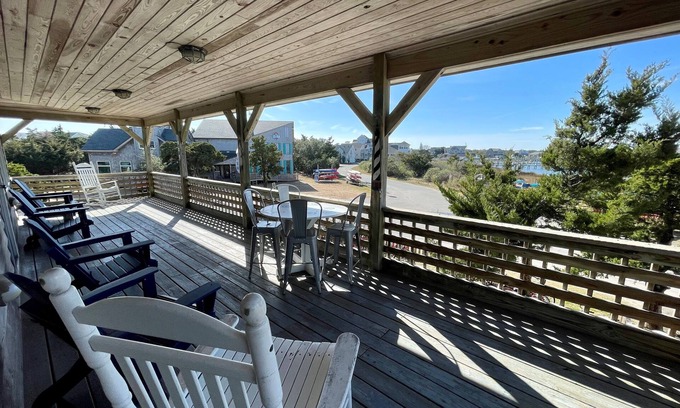 Ocracoke House | Harbor II: Pet friendly, views of both the Lighthouse and Silver Lake.