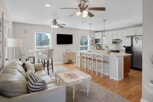 Oceanmarsh Subdivision House | Harbor Island 12 Shipwatch Dr