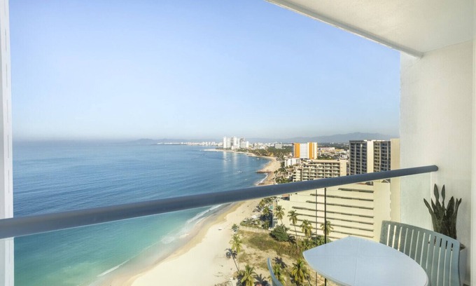 Las Glorias Apartment | Harbor Nt1611 by Moikkarentals