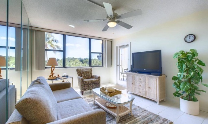 Siesta Key House | Harbor Towers 1 Bedroom Pool View