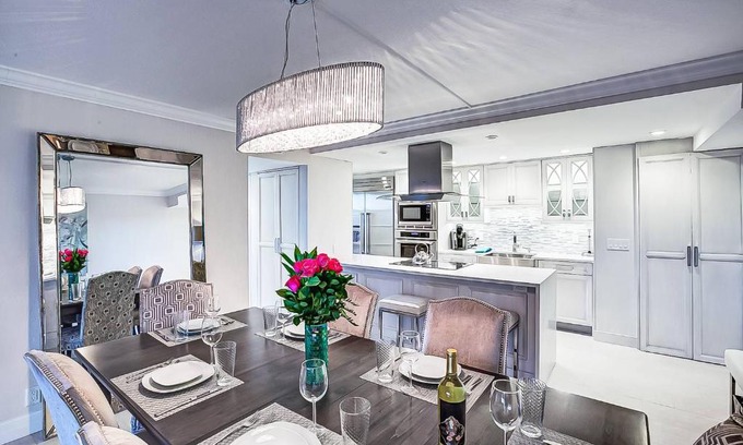 Siesta Key House | Harbor Towers, 4th Floor, Modern with Den
