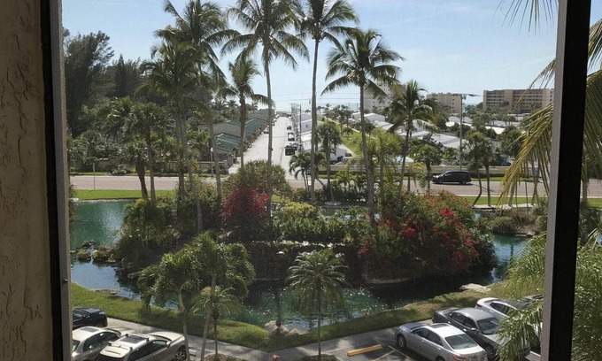 Siesta Key Condo | Harbor Towers & Yacht Club racket and