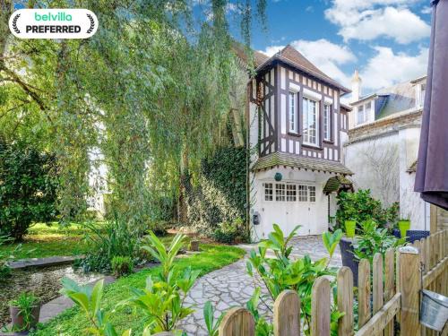 Isigny-sur-Mer House | Harbor View Hideaway