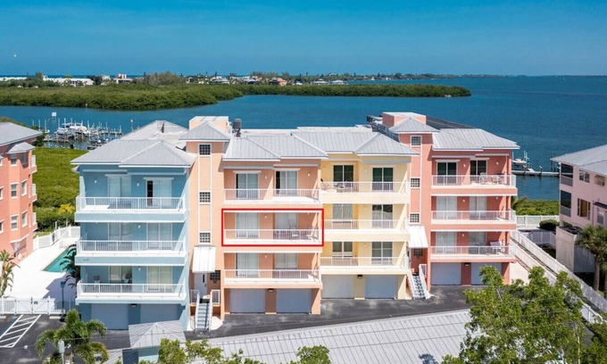 Englewood Apartment | Harborview 2 Bedroom Condo with Heated Pool