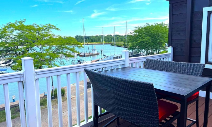 Huron Condo | Harborview 3-7-2 on Main