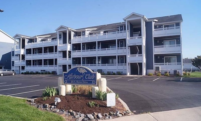 Heron Harbour Isle Condo | Harbour Club B16-Baywater 120th St, Free WiFi, Pool, W/D, AC