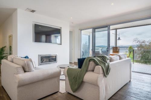 Safety Beach House | Harbour Haven - Generous Group Stay Near Martha Cove