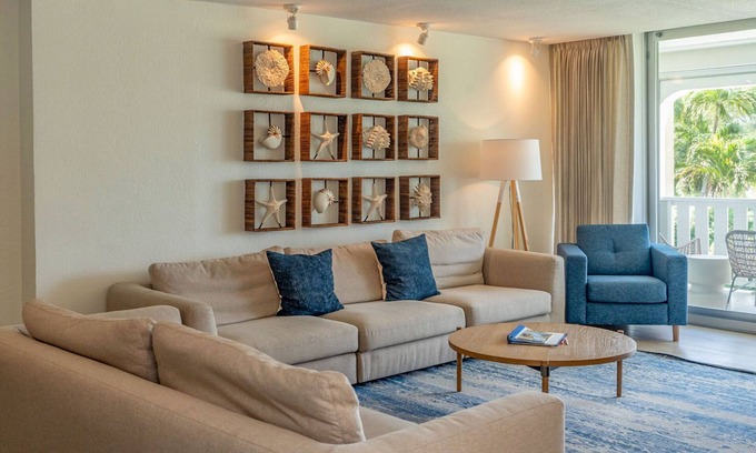 Seven Mile Beach House | Harbour Heights #41 Seven Mile Beach, Second Floor 4 Bedroom, 3.5 Bathroom Townhouse
