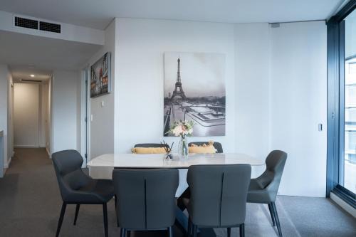 Darling Harbour Apartment | Harbour Hideaway in the CBD