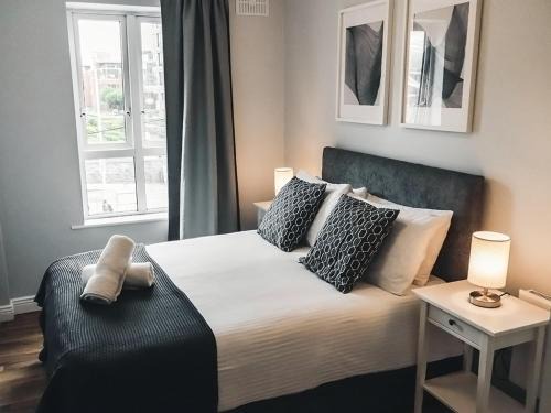 North Wall Apartment | Harbour Square House