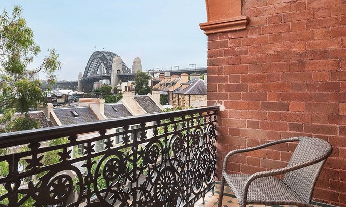 Millers Point Apartment | Harbour View on Windmill St, Apt. 3