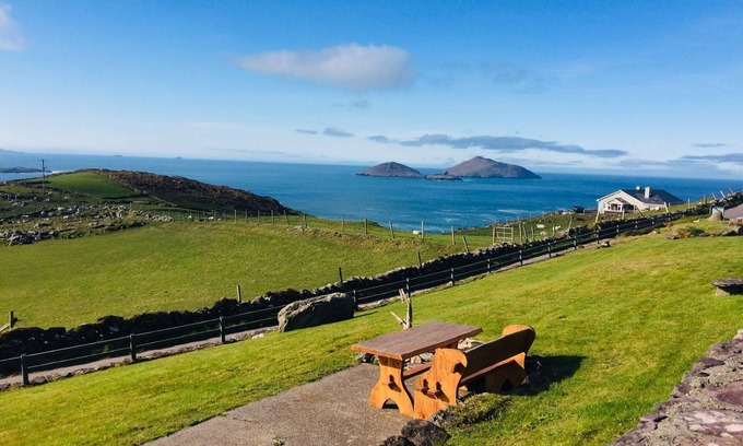 Caherdaniel Apartment | Harbour View "The Snug Apartment" - Spectacular Sea Views (Sleeps 2 - 3 people)