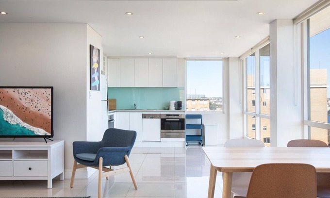 Kirribilli House | Harbour Views and Parking in Tranquil Kirribilli