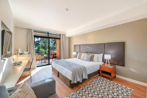 Darwin City Centre Apartment | Harbourfront Resort - King Studio with Balcony & Pool