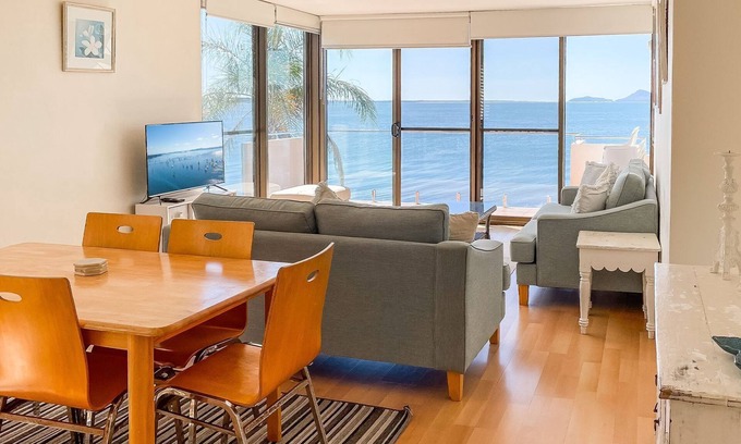 Soldiers Point Apartment | Harbourside, 13/3-7 Soldiers Point Road - fantastic waterfront unit