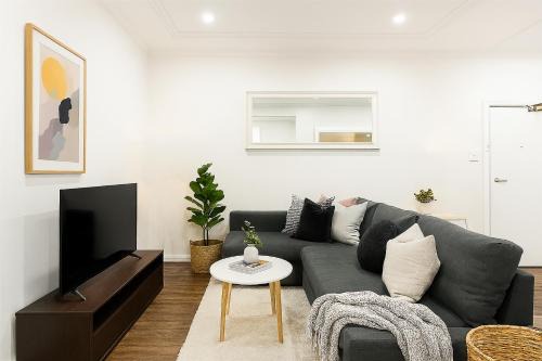 Kirribilli Apartment | Harbourside stay in Kirribilli, with Opera House glimpses