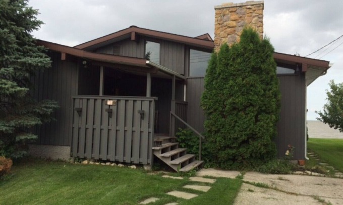 Gimli Cottage | Harbourview House - Gimli, Manitoba, Canada