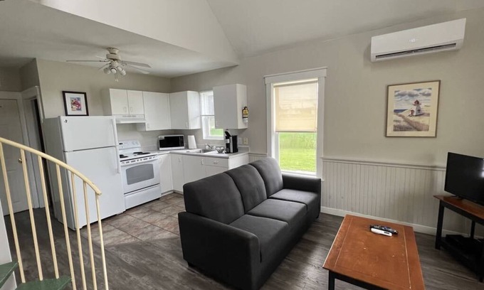 The Bluff Cottage | Hardy's Parlee Beach Chalet #6