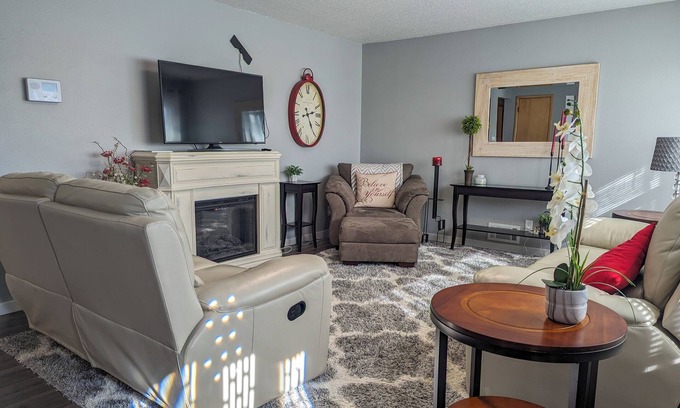 Bismarck House | Harmon Haven 2-bedroom house in amazing central Bismarck with AC!