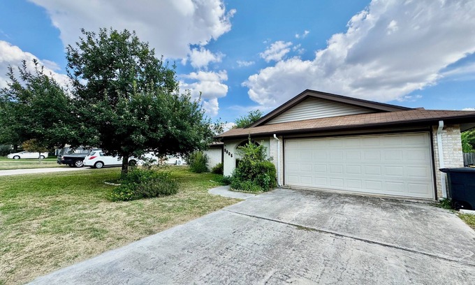 Live Oak House | Harper Valley Hideaway Peaceful & Central
