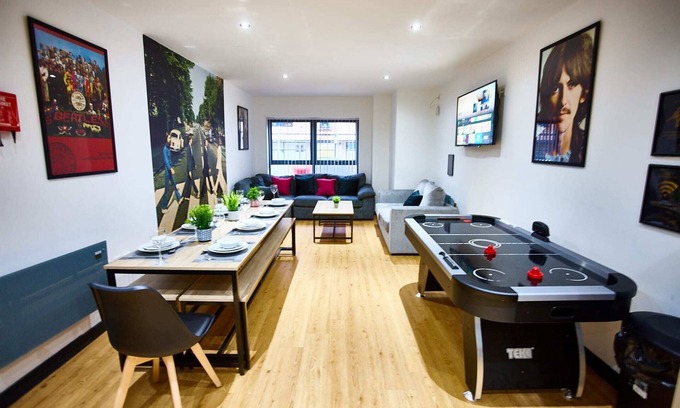 Liverpool Apartment | Harrison Suite, Sleeps 14