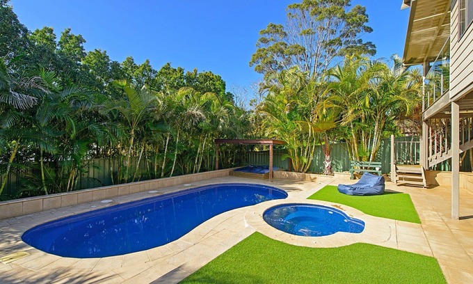 Port Macquarie House | Harrys at Shelly Beach - family home with pool