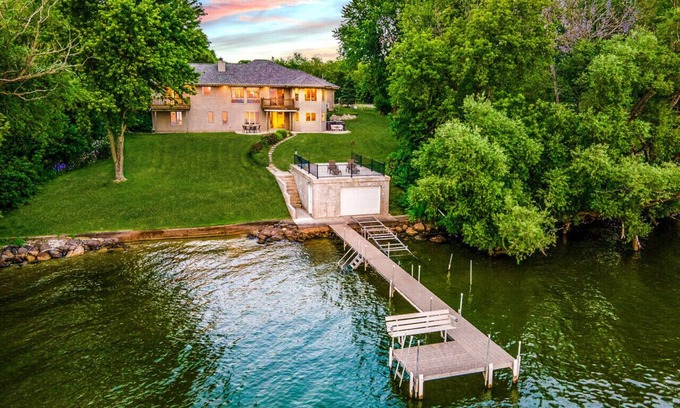 Chilton House | Harsch's Beach Escape - Lake/Theater/Games/HotTub