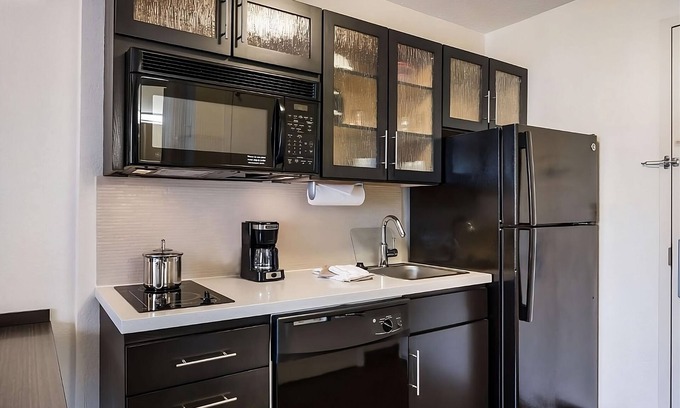 Burlington House | Harvard Museums Nearby, Comfy Stay w/Pets in Great Location with Self Parking