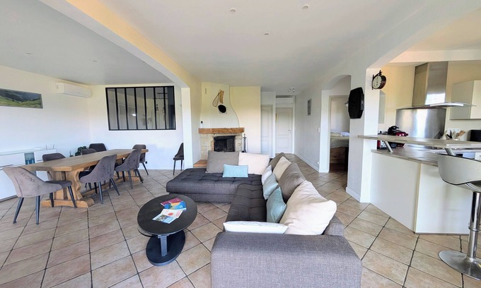 Hasparren Apartment | Hasparren, family apartment 118m², garden and view, sleeps 6.