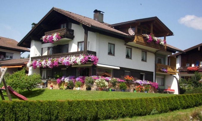 Rubi Apartment | "Haus Enzian" - Annehmlichkeiten von 4-Sterne Familien-und Wellnesshotel Viktoria können mitgenutzt werden