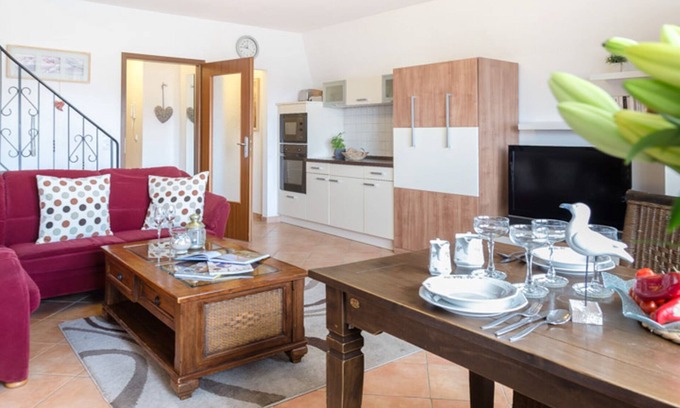 Westerland Apartment | Haus Ornum: Großzügige 2 Zimmer-maisonettewhg. für 2-4 Personen mit Schwimmbad