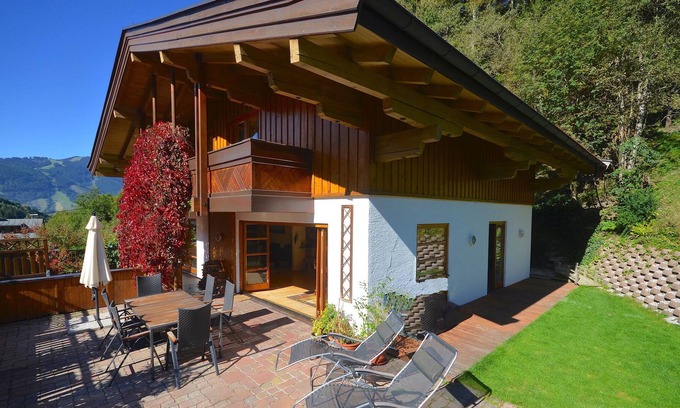 Zell am See Ski Chalet | Haus Thumersbach - spacious house with sauna and large terrace in a quiet location, ski bus 150m