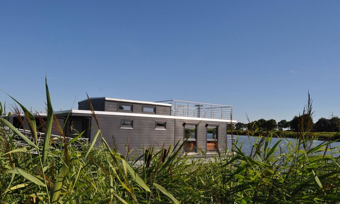 Wangerland Boat Rental | Hausboot am Wangermeer, Wenige Kilometer von der Friesischen Nordsee Entfernt