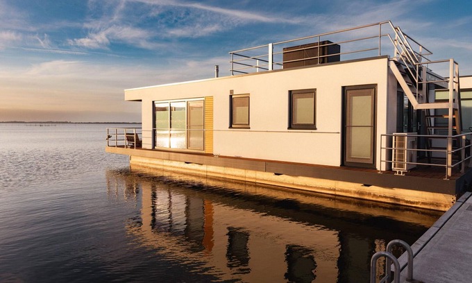 Ribnitz-Damgarten Boat Rental | Hausboot Floating House in Ribnitz-Damgarten