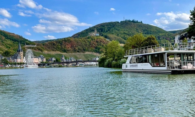Bernkastel Boat Rental | Hausboot - KL Moselboote