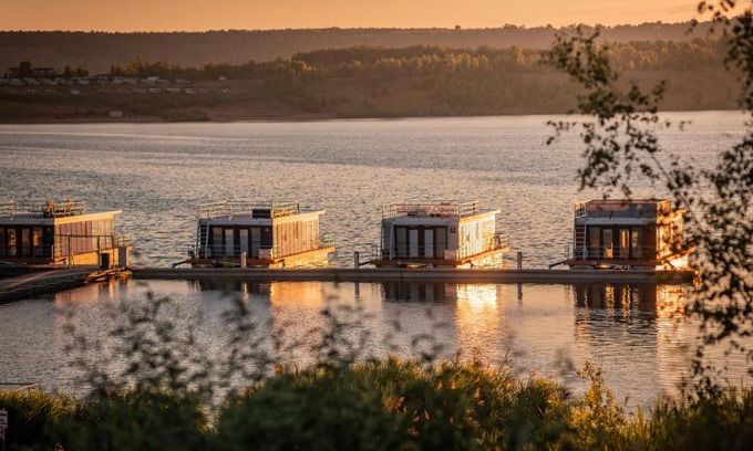 Mucheln House | Hausboote und Ferienhäuser Marina Mücheln