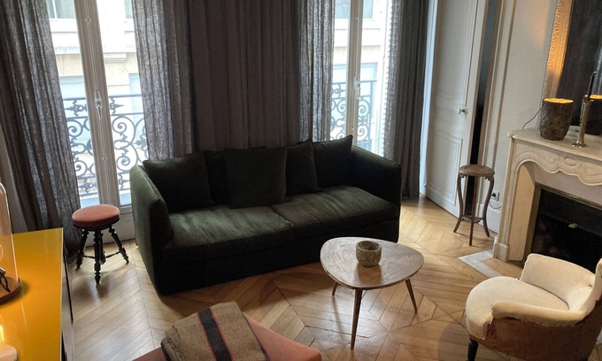 Quartier Saint-Ambroise Apartment | Haussmannien, Marais, Décoration