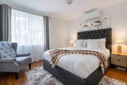 Frankston House | Havana Edge - Pet-friendly Garden Retreat near Beach