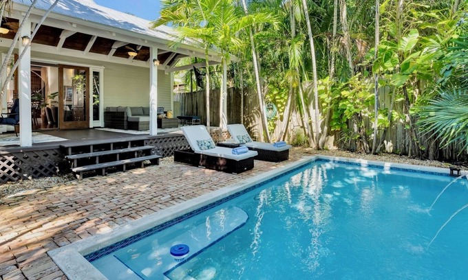 Key West Historic District House | *HAVANA HOUSE @ OLD TOWN* Elegant Cottage Near Duval + LAST KEY SERVICES.