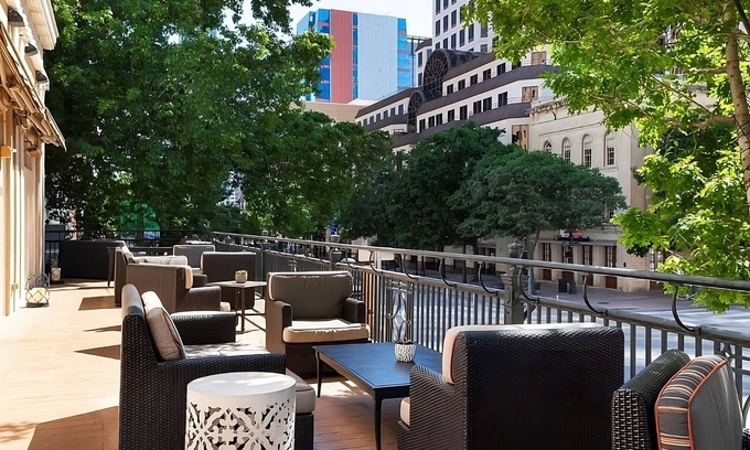 Downtown Austin Resort | Have a Blast on Sixth Street! Swimming Pool, Pets Allowed, Near Zilker Park!