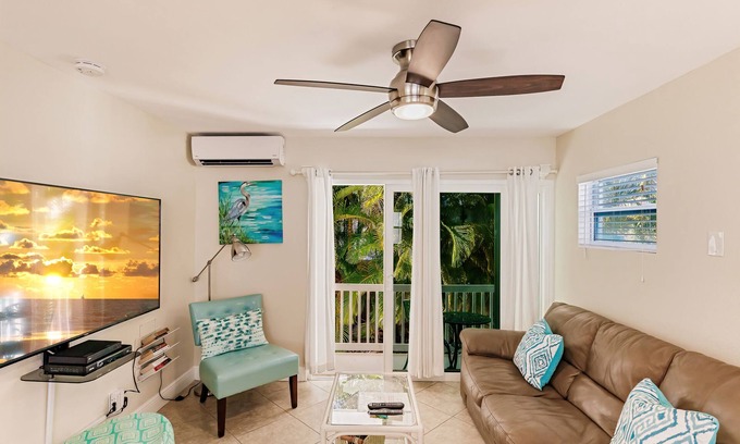 Siesta Key Cottage | Haven cottage Across street from beach and Heated Pool