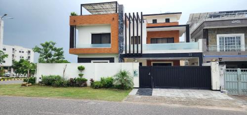 Islamabad House | Haven Lodge - 7BR Luxury Vacation Home with Mountain View